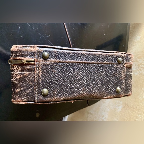 Vintage Cosmetics Case Brown Leather with Clear Handle, Fair Condition - Picture 4 of 9